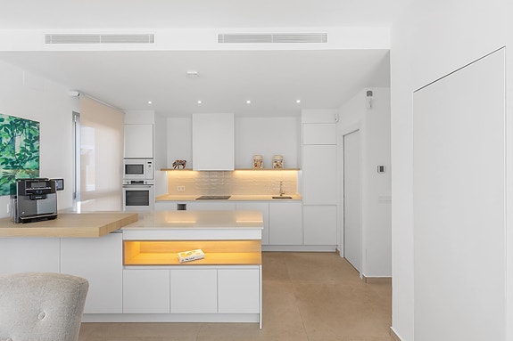 Moderne villa med middelhavspreg | Privat basseng og takterrasse | Sørvestvendt