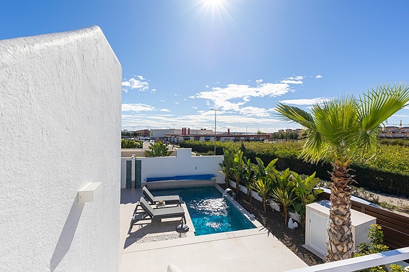 Moderne villa med middelhavspreg | Privat basseng og takterrasse | Sørvestvendt