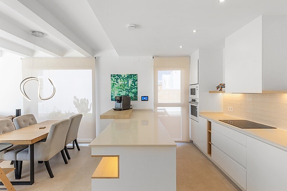 Moderne villa med middelhavspreg | Privat basseng og takterrasse | Sørvestvendt