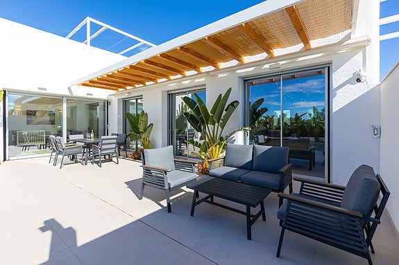 Moderne villa med middelhavspreg | Privat basseng og takterrasse | Sørvestvendt