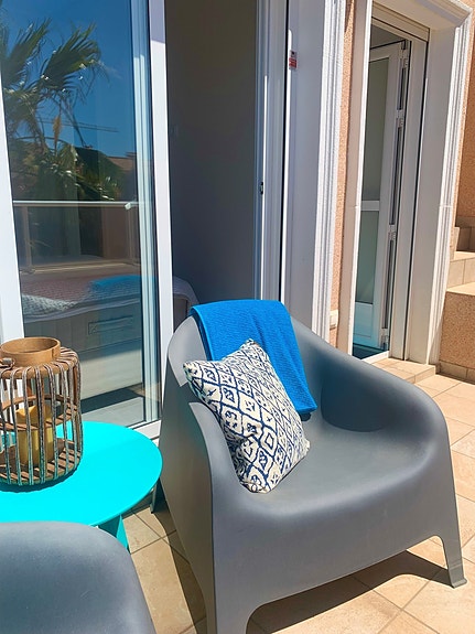 Hjørne-rekkehus med privat basseng - 200m2 uteplass - Lukket kompleks - Gangavstand til restauranter