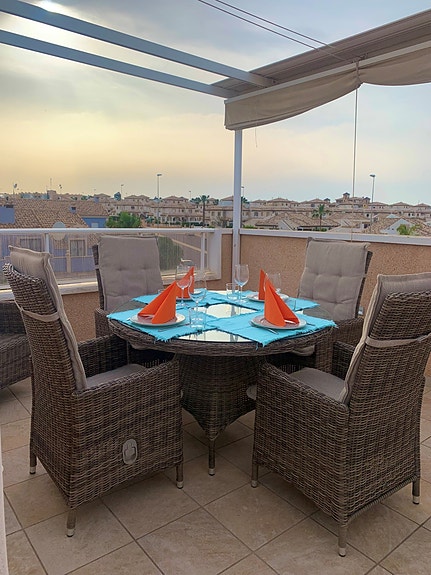 Hjørne-rekkehus med privat basseng - 200m2 uteplass - Lukket kompleks - Gangavstand til restauranter