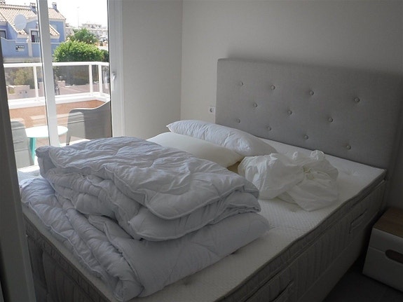 Hjørne-rekkehus med privat basseng - 200m2 uteplass - Lukket kompleks - Gangavstand til restauranter