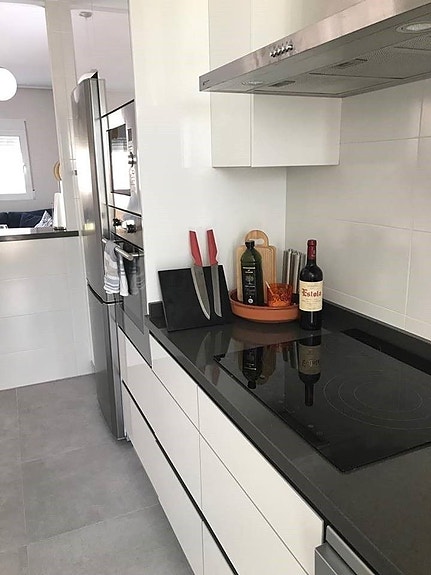 Hjørne-rekkehus med privat basseng - 200m2 uteplass - Lukket kompleks - Gangavstand til restauranter