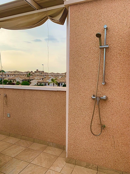 Hjørne-rekkehus med privat basseng - 200m2 uteplass - Lukket kompleks - Gangavstand til restauranter