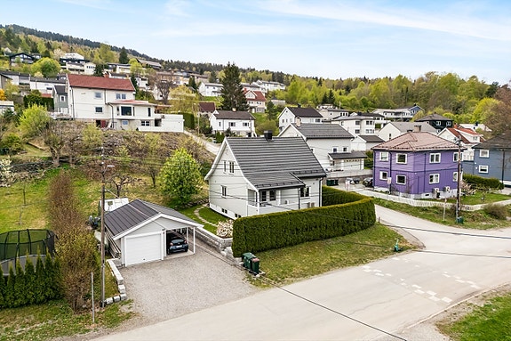 Gustav Waal og Eiendomsmegler 1 Dahl Drammen ønsker velkommen til Skogliveien 49!