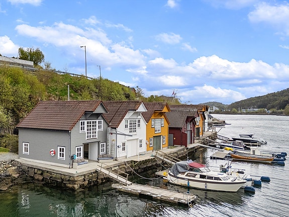 Flott naust i Bildøyvegen presentert av Vilde Thunestvedt v/ EiendomsMegler 1.