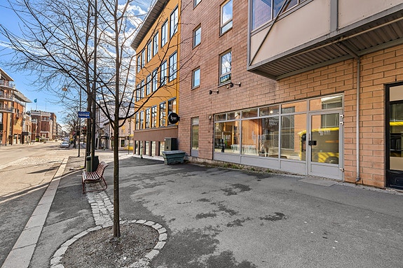 Velkommen til Hauges gate 17 - Lys og attraktiv næringslokale med super synlighet midt i hjertet av Bragernes sentrum.