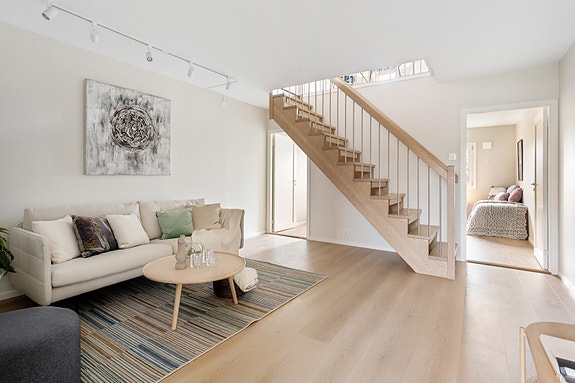 Adnan Nabi (47 26 74 86) ved Privatmegleren har gleden av å presentere denne flotte leiligheten over 2 etg.