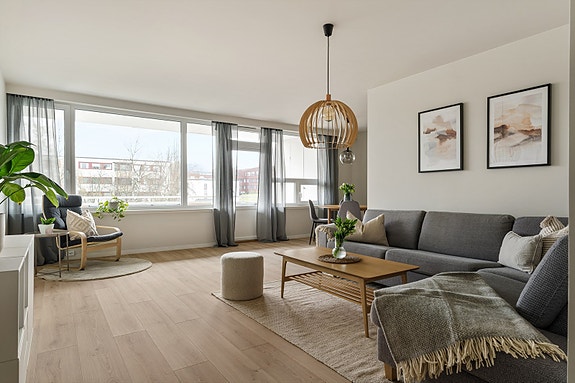 Velkommen til Midteggen Borettslag og en lekker 4-roms med totalrenovert standard fra 2025!