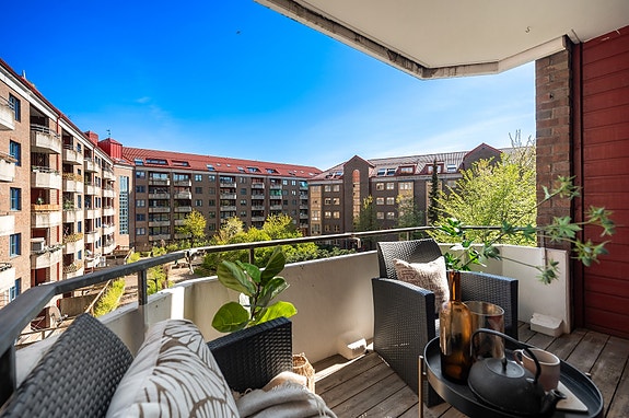 Velkommen til Motzfeldts gate 7, Leiligheten i sin helhet vender ut mot frodig bakgård.