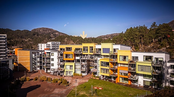 Vi har gleden av å tilby en lekker 4-roms toppleilighet sentralt i Fyllingsdalen