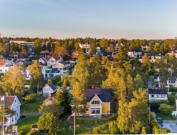 Solveien 101 presenteres av EIE eiendomsmegling ved Carl Fredrik Sønsteby.