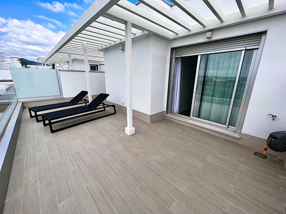 Fantastisk toppleilighet med panoramautsikt mot havet | 3 soverom | Perfekt stand