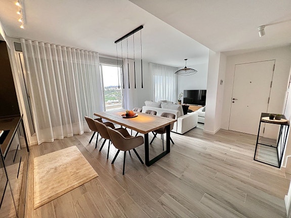 Fantastisk toppleilighet med panoramautsikt mot havet | 3 soverom | Perfekt stand