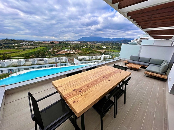 Fantastisk toppleilighet med panoramautsikt mot havet | 3 soverom | Perfekt stand