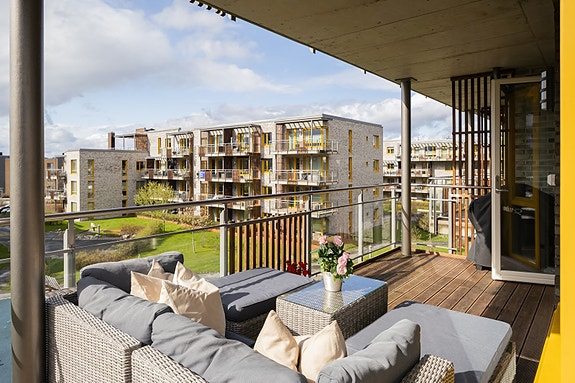Velkommen til en lekker og romslig 3-roms selveierleilighet med idyllisk beliggenhet på Grilstad Marina.