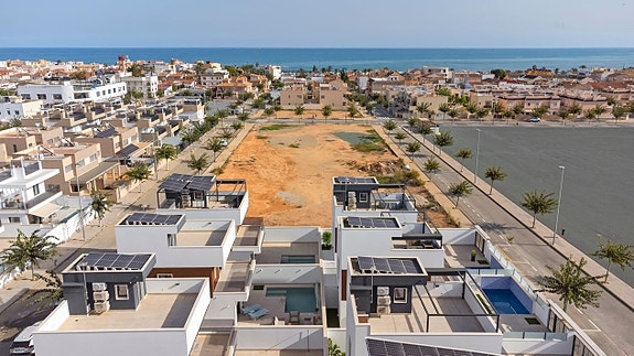 Eksklusiv villa med privat basseng i populære Torre de la Horadada | 3 soverom og 3 bad |