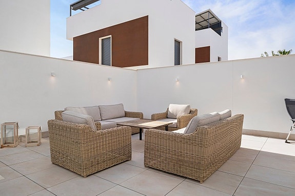 Eksklusiv villa med privat basseng i populære Torre de la Horadada | 3 soverom og 3 bad |