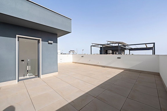 Eksklusiv villa med privat basseng i populære Torre de la Horadada | 3 soverom og 3 bad |