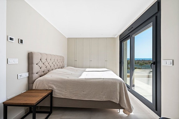 Eksklusiv villa med privat basseng i populære Torre de la Horadada | 3 soverom og 3 bad |