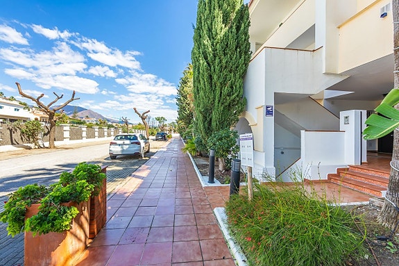 Luksuriøs toppleilighet over to plan | Første linje mot stranden   med spektakulær utsikt mot havet