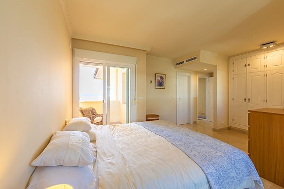 Luksuriøs toppleilighet over to plan | Første linje mot stranden   med spektakulær utsikt mot havet