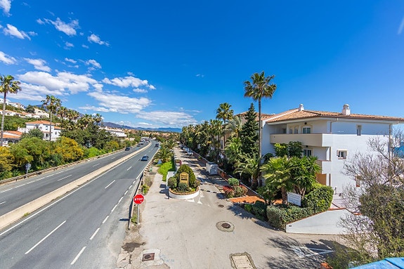 Luksuriøs toppleilighet over to plan | Første linje mot stranden   med spektakulær utsikt mot havet