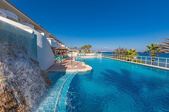 Luksuriøs toppleilighet over to plan | Første linje mot stranden   med spektakulær utsikt mot havet