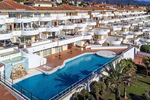 Luksuriøs toppleilighet over to plan | Første linje mot stranden   med spektakulær utsikt mot havet