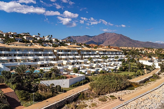 Luksuriøs toppleilighet over to plan | Første linje mot stranden   med spektakulær utsikt mot havet
