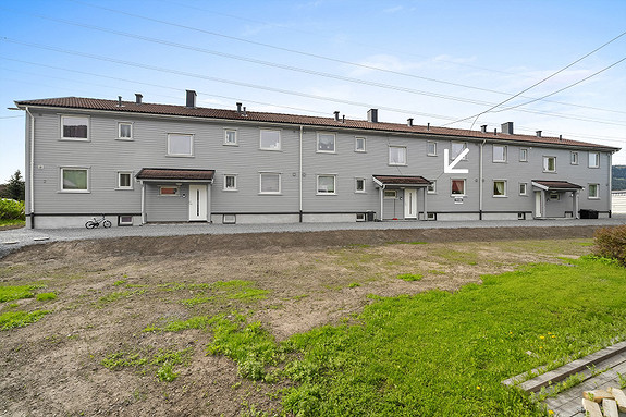 Fasade og inngangsparti.