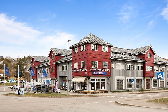Velkommen til Gamle Fetvei 13 - En attraktiv og romslig 2-roms leilighet i 3. etasje med heis i populære Rosenberggården.