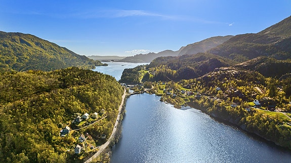 Mellom fjordar og fjell | Velkommen til Sævareidvegen 578