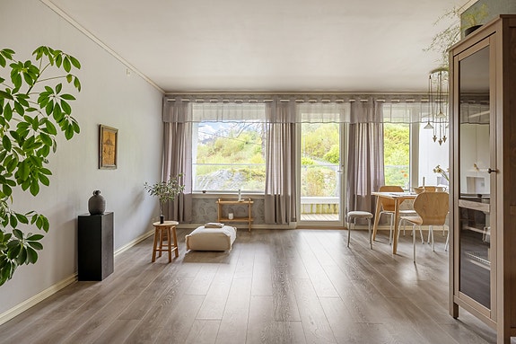 Elvenesvegen 52 presenteres av EIE eiendomsmegling ved Marius Undheim Helvik og Gustav Brevik-Olsen