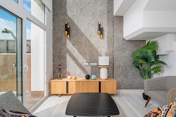 Nøkkelferdig! Luksuriøs sørvendt villa med 3 soverom og 3 bad | Privat basseng | Takterrasse med utsikt