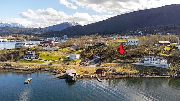 Møremegling ved Brynjar S. Bergesen presenterer denne flotte tomten.