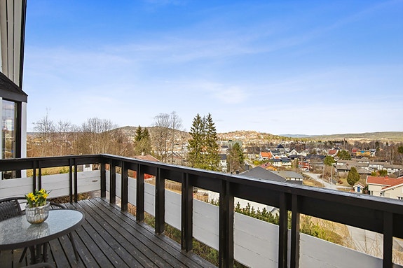Terrassene er delt inn i mange soner og uansett hvor du sitter kan du nyte utsikten.