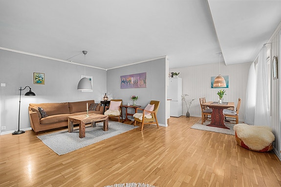 Velkommen til denne romslige 4-roms leiligheten med garasjeplass på Blystadlia!