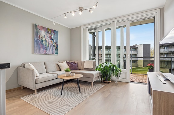 Proaktiv Eiendomsmegling v/Steinar Skaanes har gleden av å presentere en moderne 2-roms leilighet på Utleir.