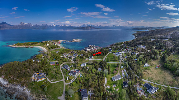 Stor tomt beliggende i et flott og landlig område!