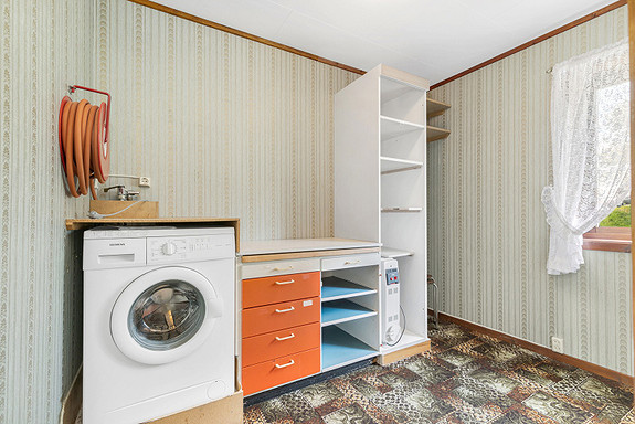 Vaskerom med opplegg for vaskemaskin.