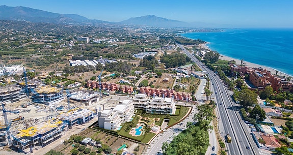 Eksklusivt nybygg med høy standard  - Store terrasser og elegante fellesområder - Nær strand og sentrum i Estepona