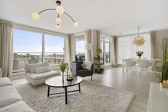 - Thea Edland ved Norvik Bolig har gleden av å presentere Kjerrberg Terrasse 7 -