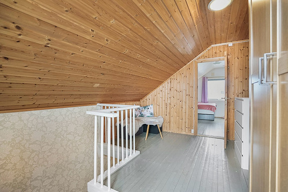 Boligen har 3 stk soverom, alle i 2. etasje.