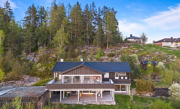 EiendomsMegler1 v/Silje Melby Rundberg har gleden av å presentere Elstadlia 25!