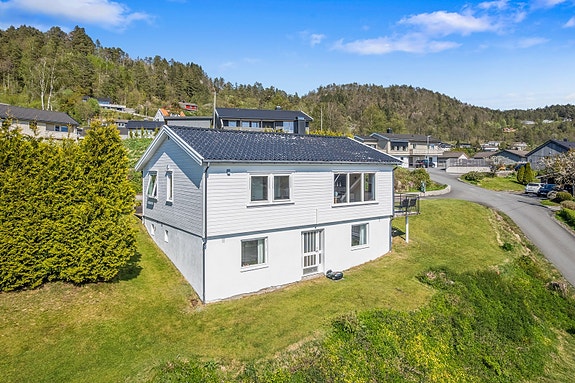 Velkommen til Solbakken 6 - En fin enebolig med en solrik beliggenhet