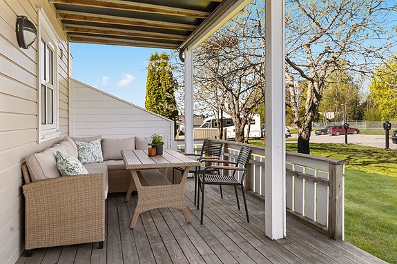 Velkommen til Østliveien 42F - Terrasse med god plass til sittegruppe, grill og det du måtte ønske.