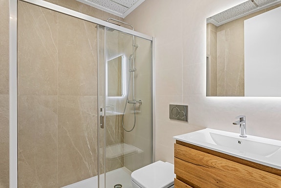 SOLGT! Ny moderne leilighet med 4 soverom og 2 bad | Romslig terrasse og fine fellesområder med basseng