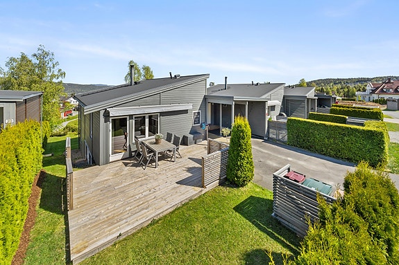 Proaktiv v/Ola Skarra Arnesen ønsker velkommen til en flott familiebolig i Sjakta 18.